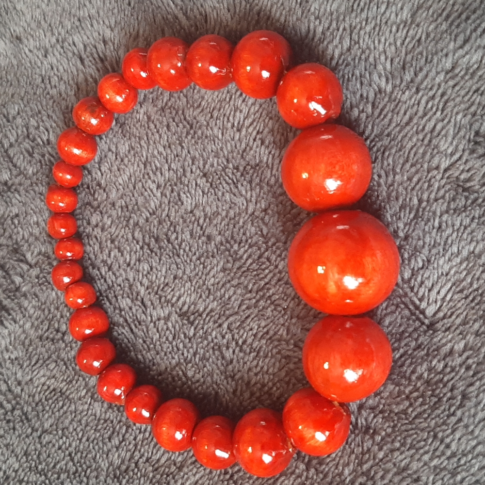 Red wood stretchy bracelet